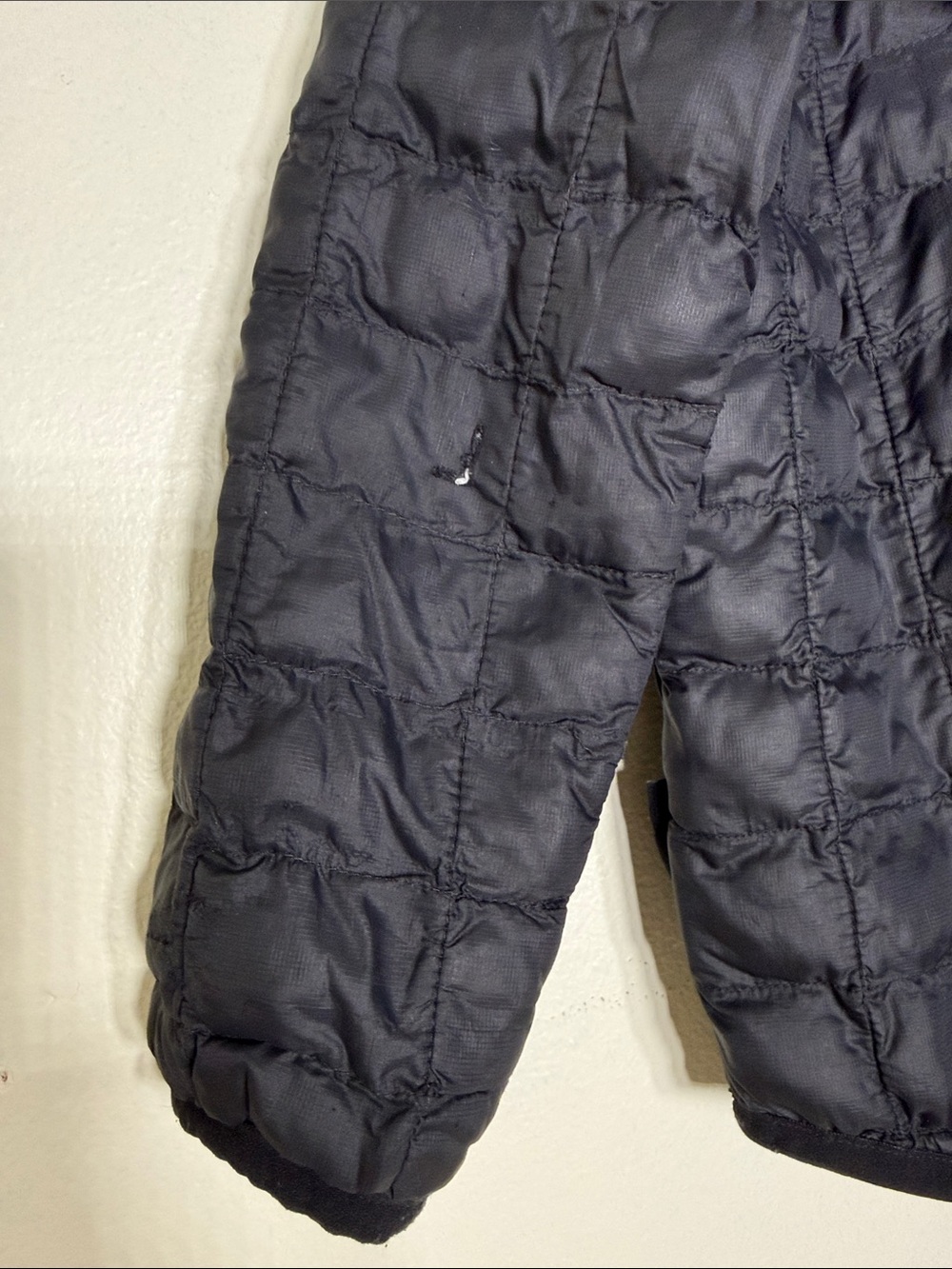 The North Face Black Hooded Quilted Jacket Size 4T - Picture 3 of 8